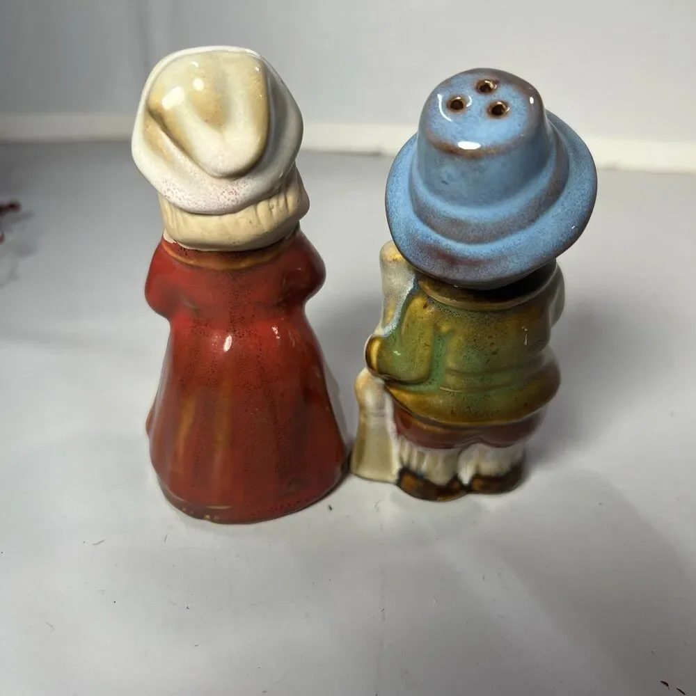 VTG Pilgrim Thanksgiving / Fall Salt Pepper Shakers -Glazed Stoneware Ceramic